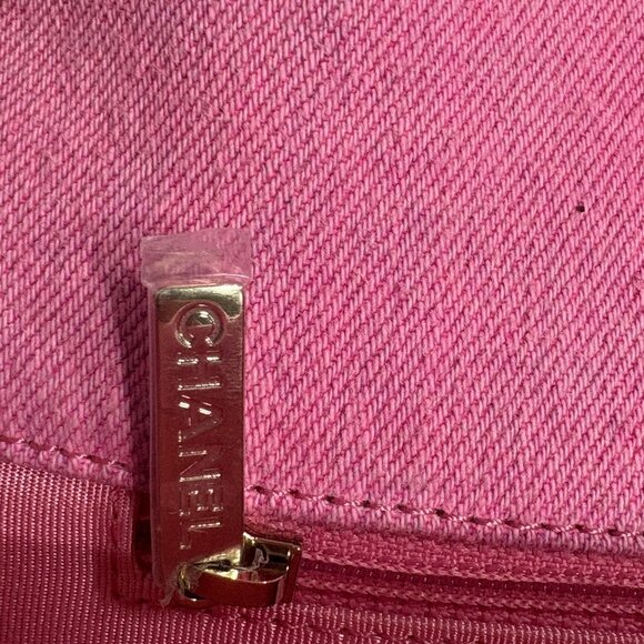 CHANEL Quilted Denim Messenger Bag in Neon Pink 21S - Picture 12 of 13